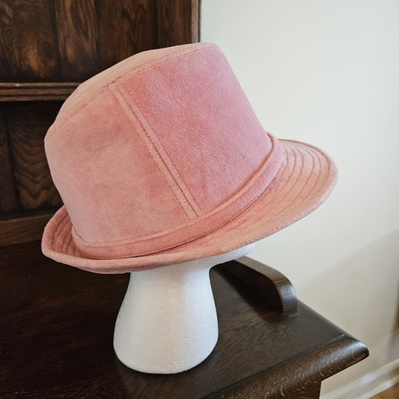 Pink Fedora hat cute heart accent. - Picture 8 of 11